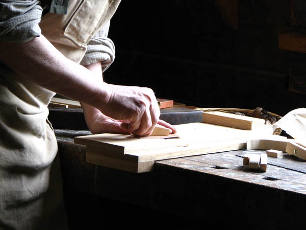 Ofrecemos un servicio de <strong>carpintería  de madera y ebanistería en Llosses (Les)</strong> adaptado a las necesidades del <strong>cliente</strong>.